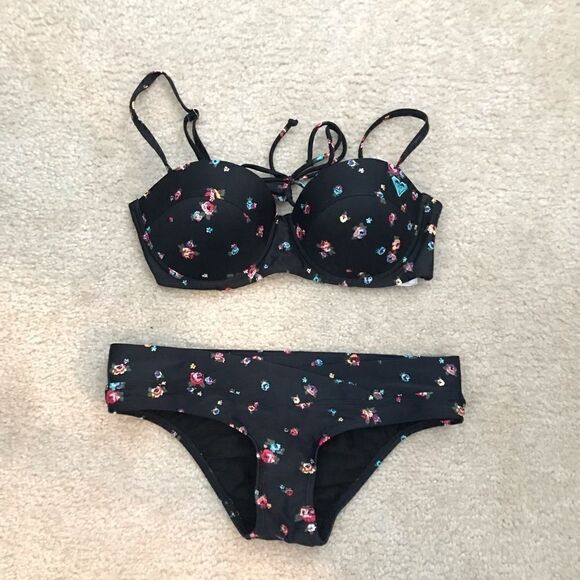 Vintage Y2K ROXY Floral print bikini top and bottom. - Picture 4 of 4